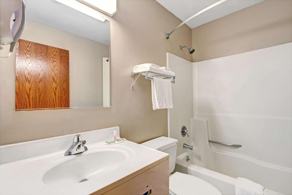 Double Room with Two Double Beds - Non-Smoking interior